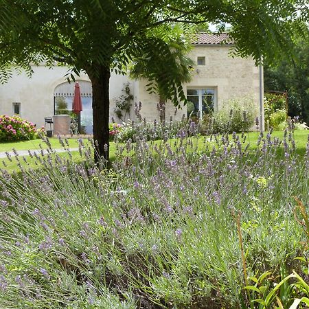 Le Logis De La Brumanderie - Saintes Fontcouverte  외부 사진
