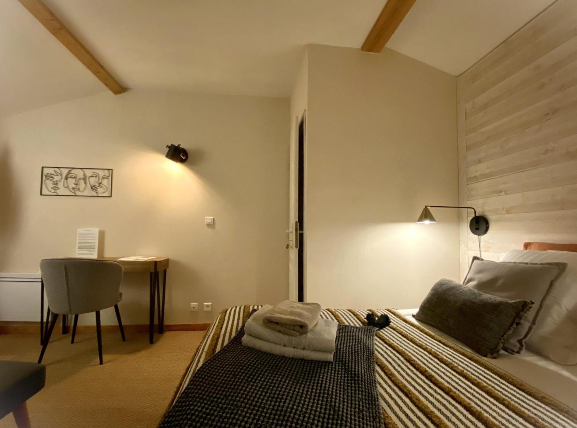 Le Logis De La Brumanderie - Saintes Fontcouverte  객실 사진